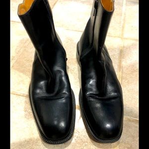 Sandro Moscoloni All Leather side zip dress boot!